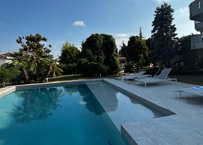 Monaco Bed and Breakfast 4*